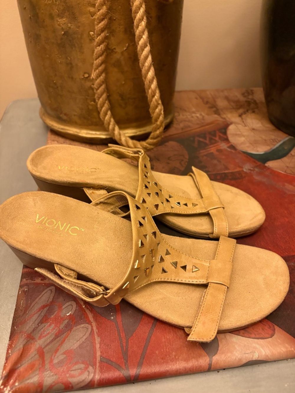 Vionic Wedge Women’s Size 9 Camel Patent Leather Wedge Sandals